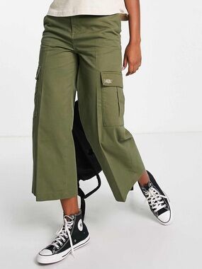Dickies Twill Cropped High-Rise Cargo Pant in Military Green Size4